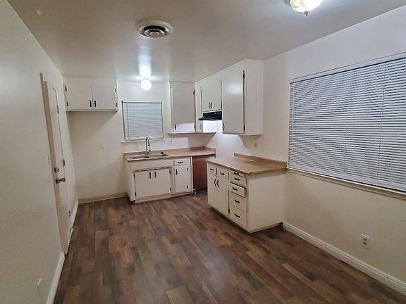 3rd image of 7906 Loucreta Dr