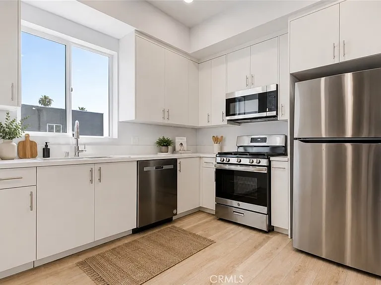 14810 Delano St #406 — Photo 4