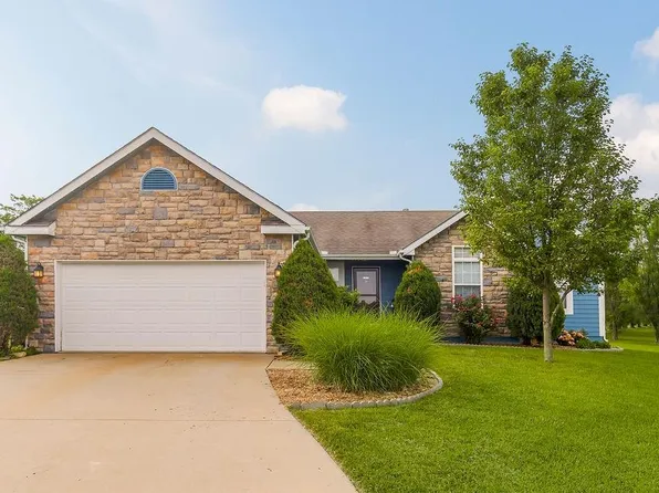 1318 Pebble Beach Ln, Ottawa, KS 66067