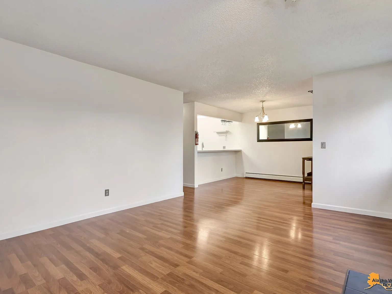 3 bed, 1005 sqft, $1,950 — Photo 3