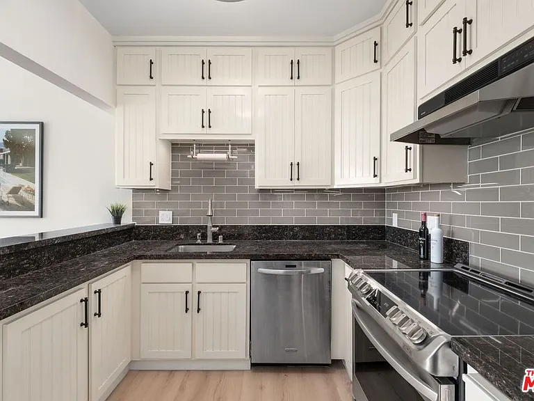 8960 Cynthia St #208 — Photo 16