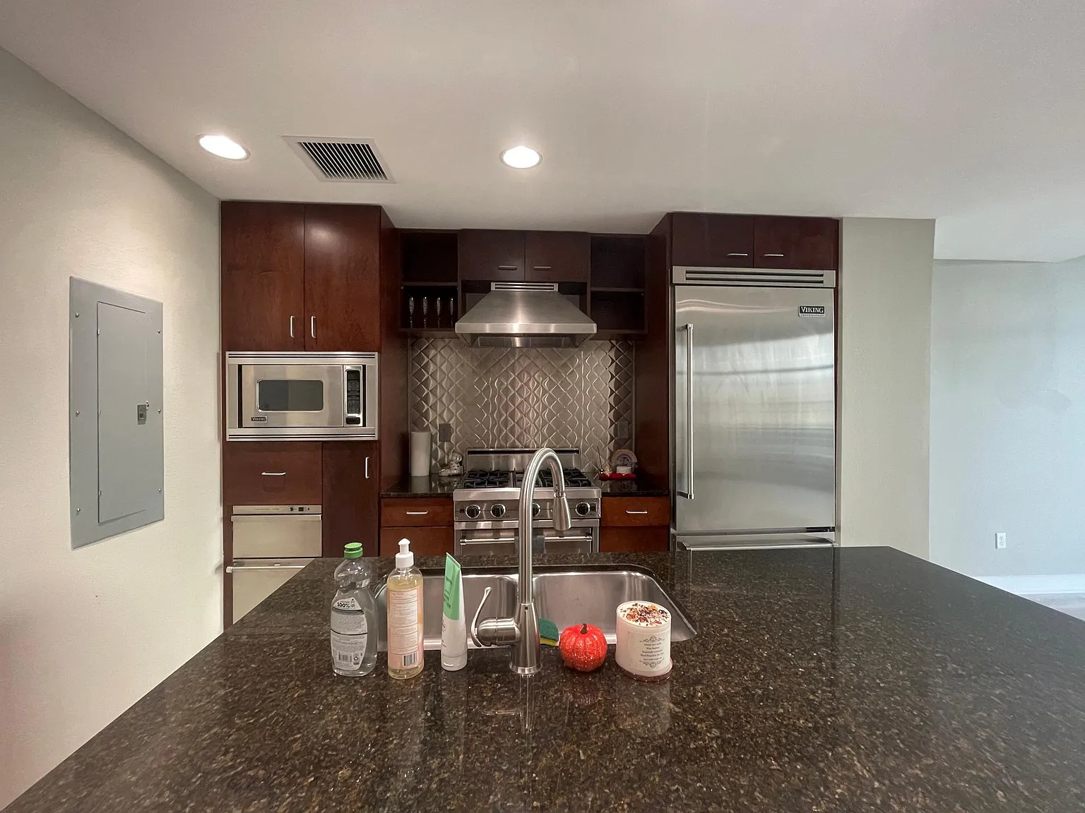 1208 E Kennedy Blvd — Photo 2
