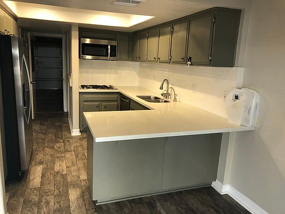 Designer Kitchen with Granite Counters