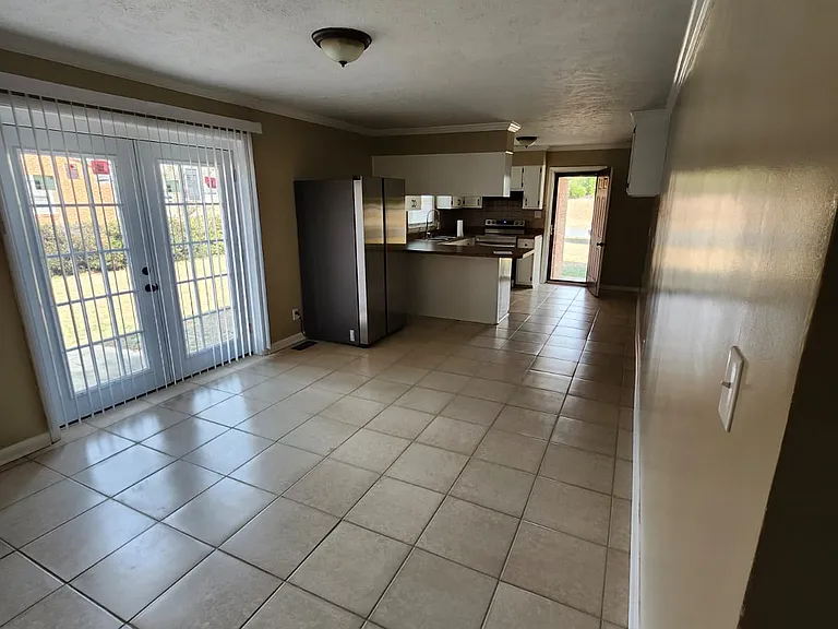 6147 Wynnwood Dr — Photo 4