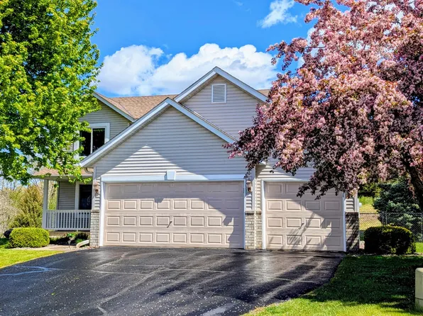 49 Windsor Wood Path, Hudson, WI 54016