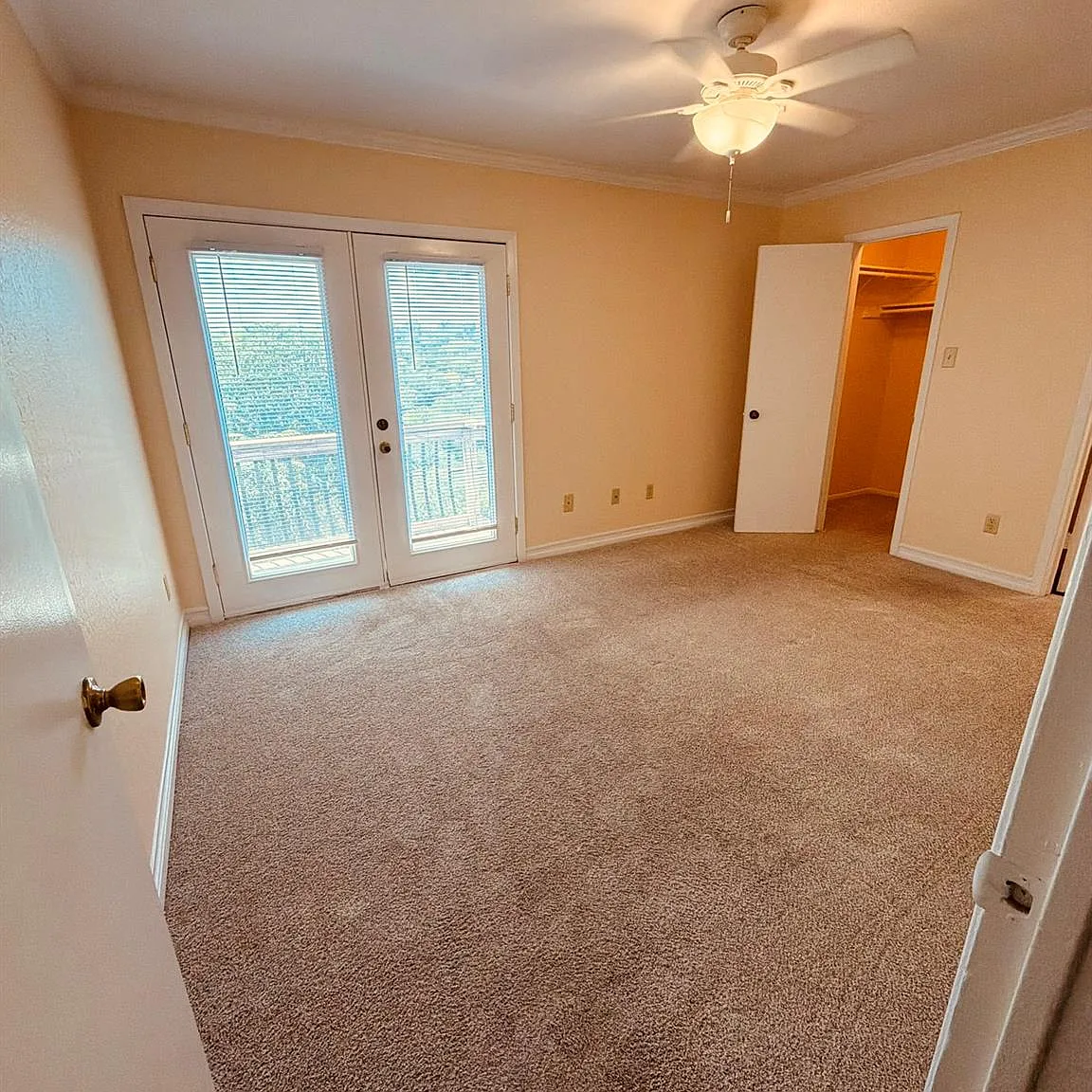2 bed, 1.5 bath, 1000 sqft, $1,700 — Photo 2