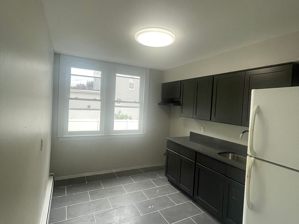 2nd image of 141 Liberty Ave #1R