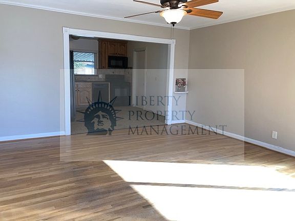3rd image of 1542 W Weldon Ave