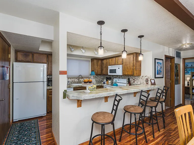 942 Harold Dr — Photo 11