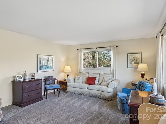 4th image of 455 Beach Dr