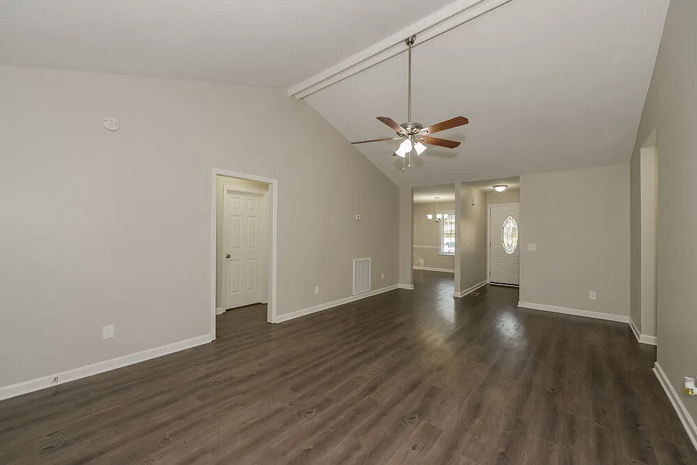 3 bed, 2.0 bath, 1331 sqft, $2,210 — Photo 3