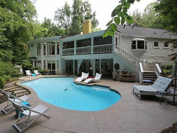 2nd image of 585 Idlewood Dr