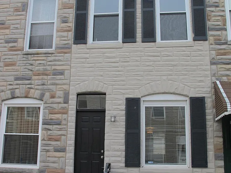 136 N Curley St — Photo 1