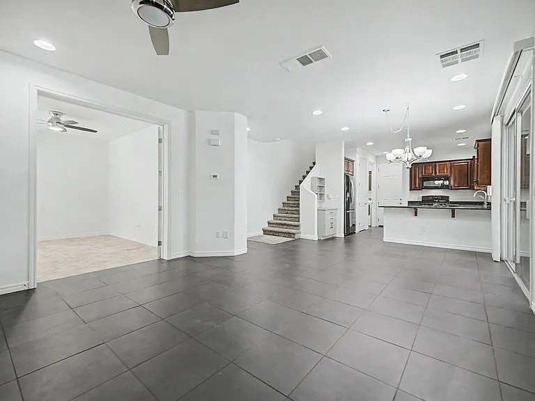 2435 Cordoba Bluff Ct — Photo 4