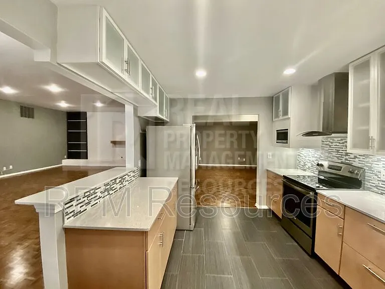 2614 NW 62nd St — Photo 15