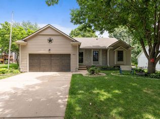 8115 Lichtenauer Dr, Lenexa, KS 66219