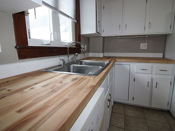 5th image of 102 Charles St