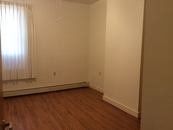 4th image of 118 W Alder St APT 101
