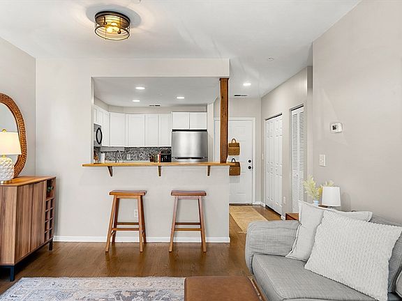 4th image of 315 Rantoul St APT 106