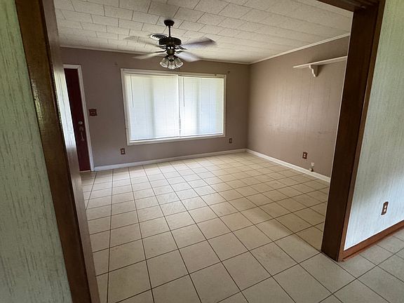 5th image of 401 Pecan Dr