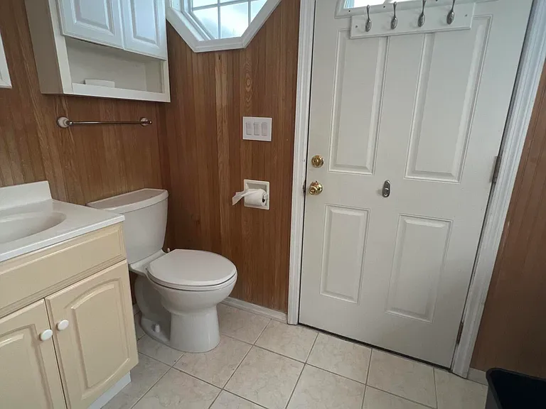 9 Berg Ave — Photo 16