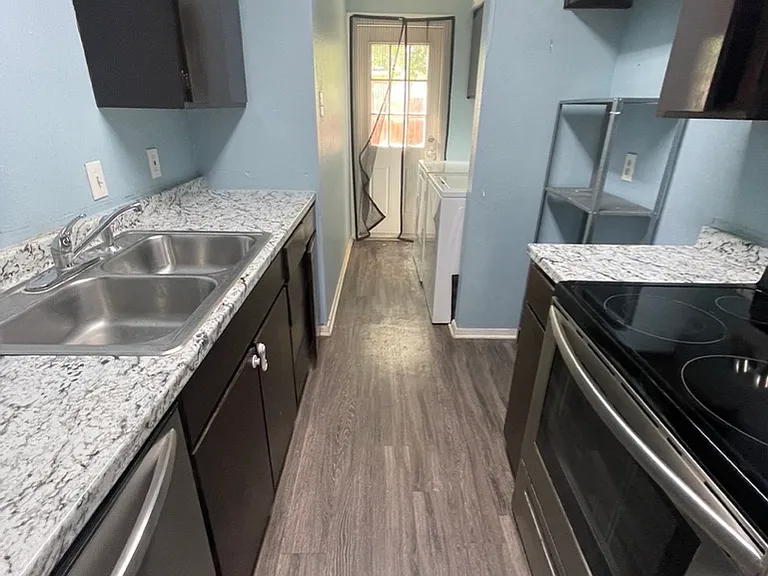 529 E Norwood Cir #529 — Photo 7