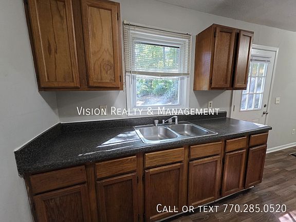 2nd image of 105 Knob Ave