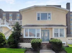 636 W Penn St
