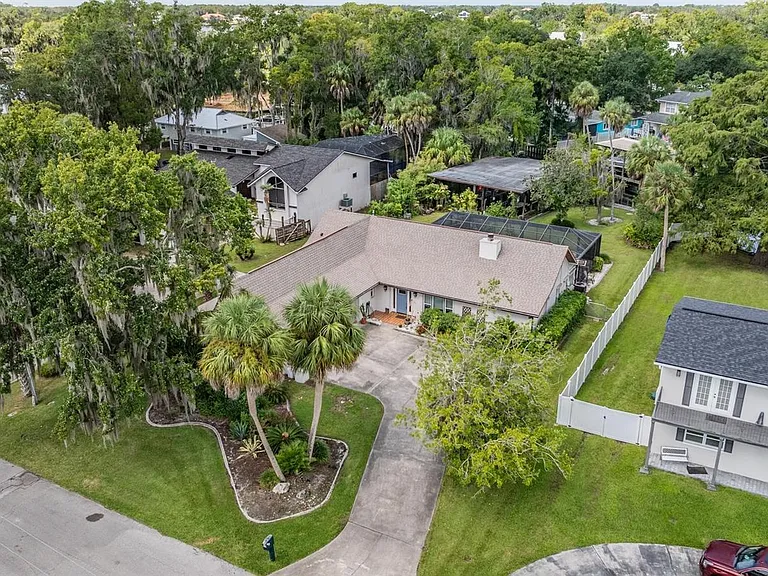 536 NW 9th Ave — Photo 8