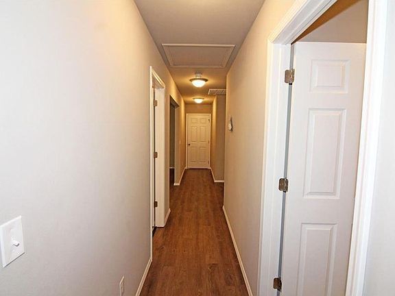 Hallway to bedrooms
