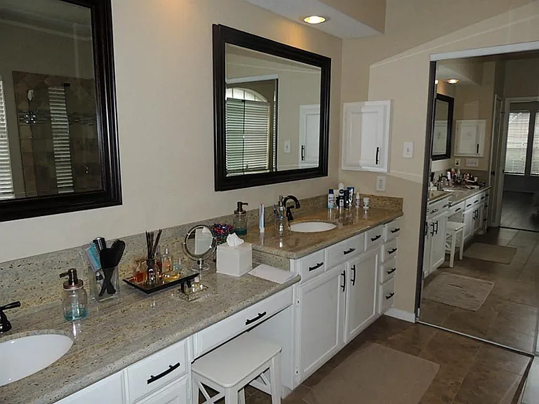 1307 Westwick Forest Ln — Photo 12