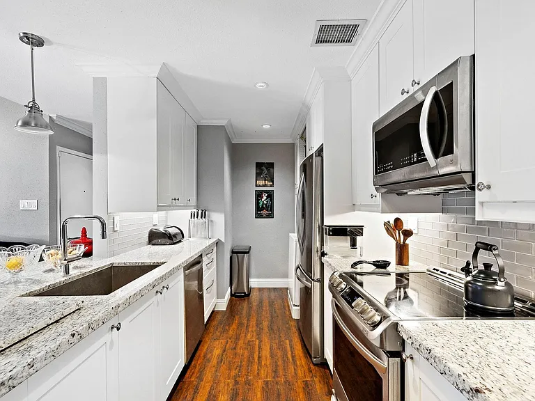 1818 Augusta Dr #6 — Photo 3