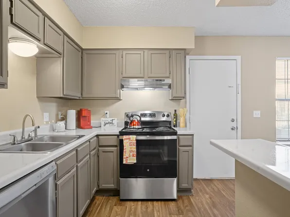 Diamond Crest Townhomes