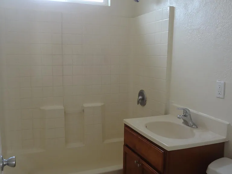 225 W Santa Barbara St #C — Photo 8