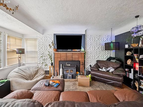 3rd image of 2323 SE 70th Ave
