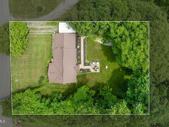 5th image of 137 Mountain View Dr
