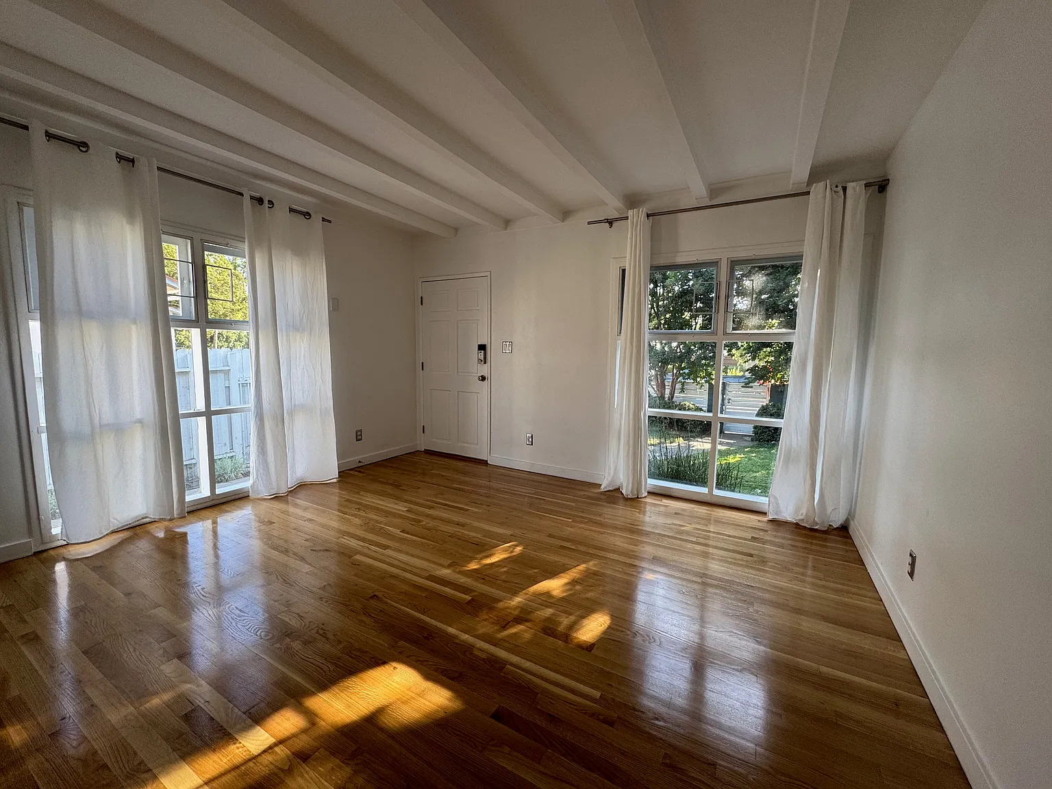 1 bed, 600 sqft, $3,600 — Photo 2