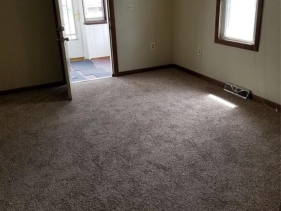 4th image of 221 Ohio St