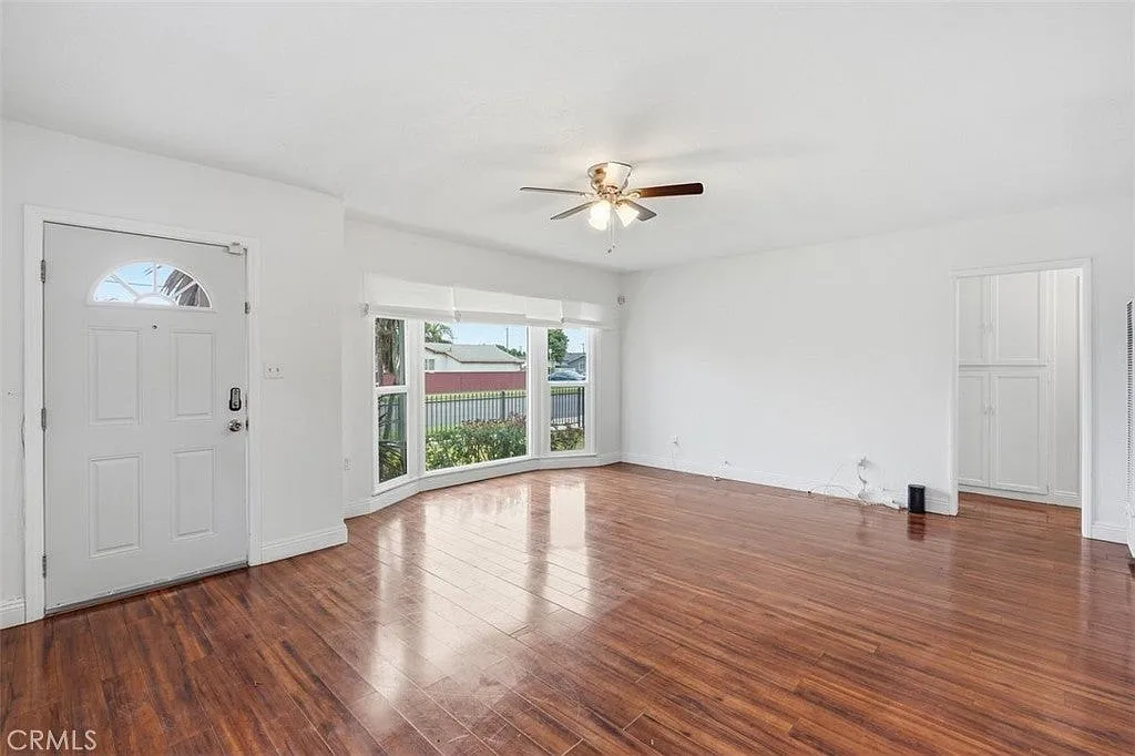 2 bed, 869 sqft, $3,000 — Photo 3