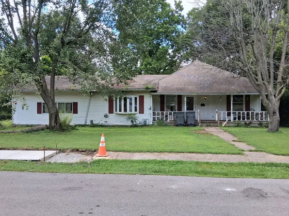 1109 Blakely St, Benton, IL 62812