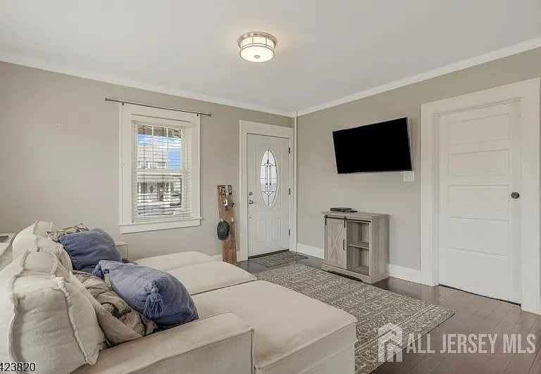 110 Parker St — Photo 9