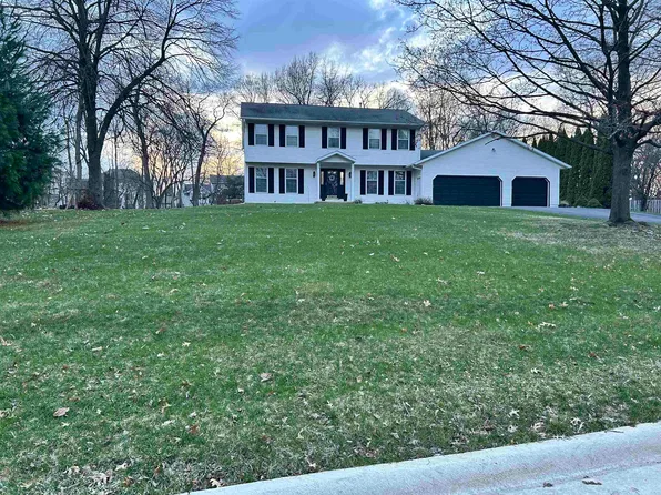 676 Sioux Dr, Freeport, IL 61032