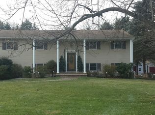 31 Old Ln, Towaco, NJ 07082