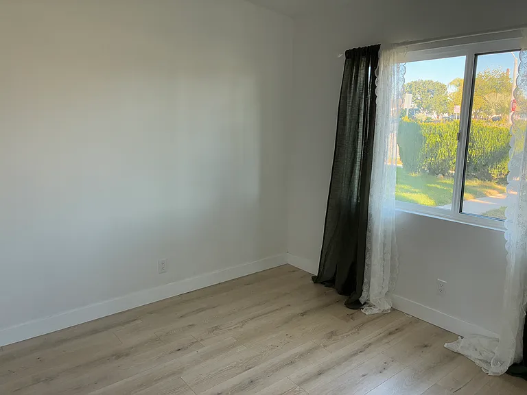 957 N Jasmine Ave — Photo 6