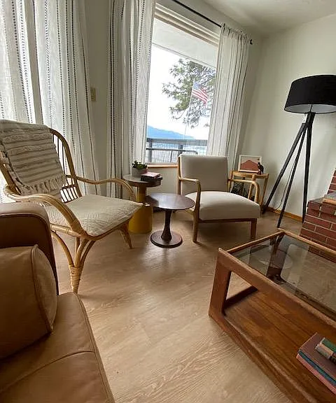 Living Area : Mail Floor