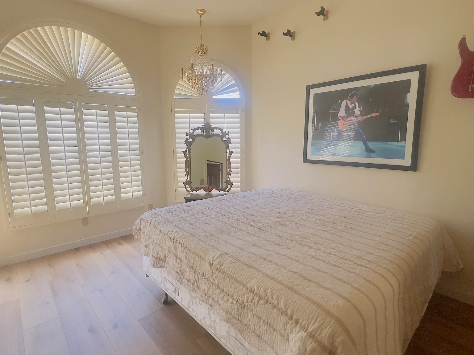7616 E Mary Sharon Dr — Photo 2