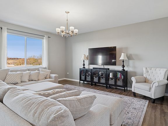 5th image of 998 Garnet Ln