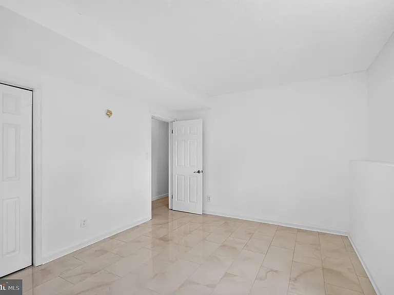 13296 Hollinger Ave — Photo 42