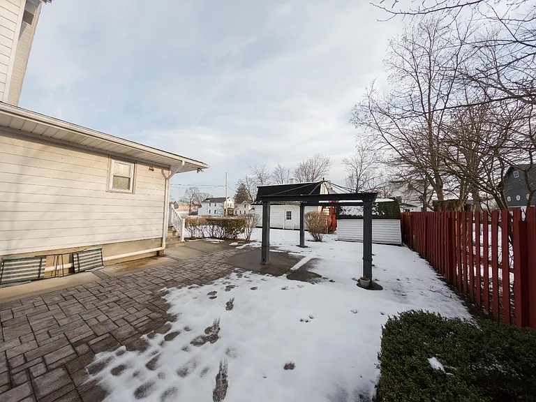 15 Sedgwick St — Photo 4