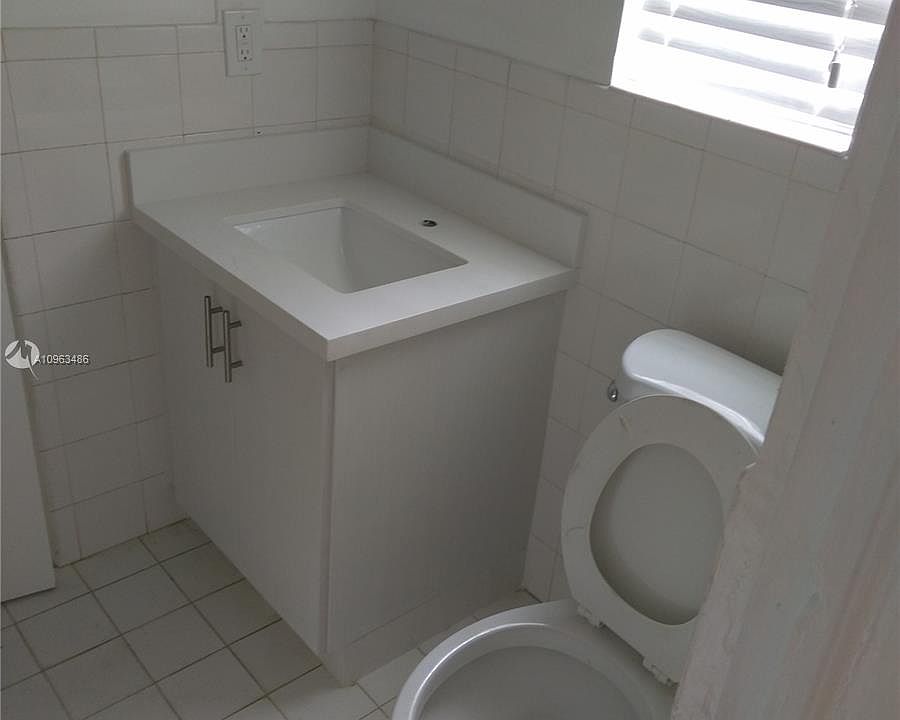1st image of 2018 Washington St #4